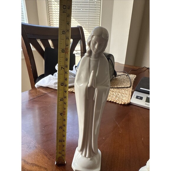 Vintage White Ceramic 1425 Praying Mary Madonna 9 1/4" Figurine Statue - Picture 5 of 5